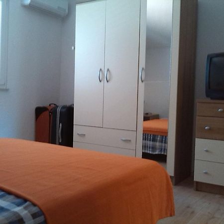 Apartments Batarilo Gornji Karin Habitación foto