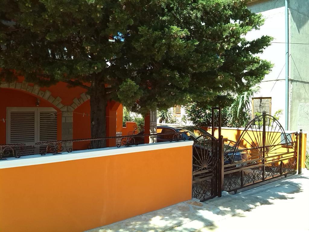 Apartments Batarilo Gornji Karin Exterior foto