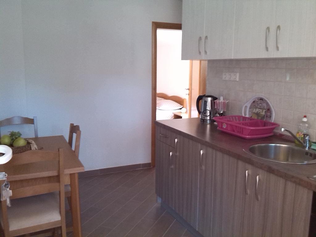 Apartments Batarilo Gornji Karin Habitación foto